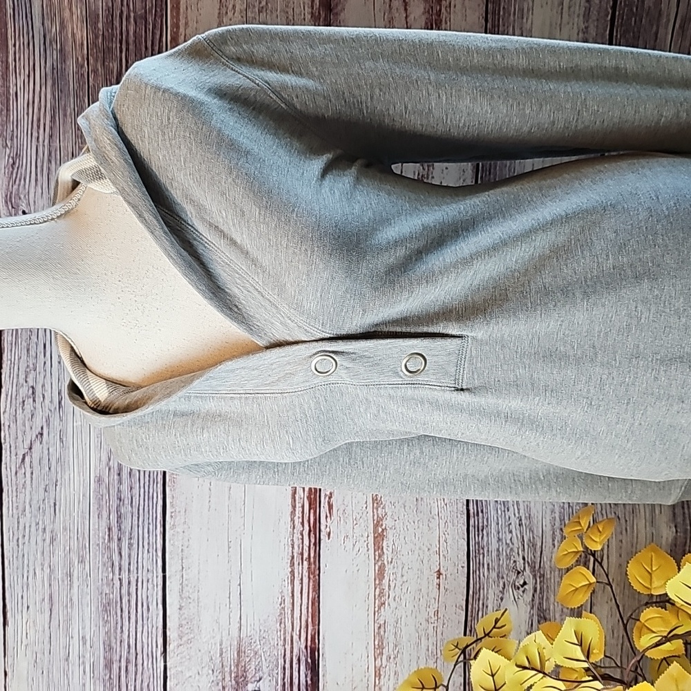 SPA BY CHICO'S GRAY LONG SLEEVE PULLOVER HOODED SWEATSHIRT